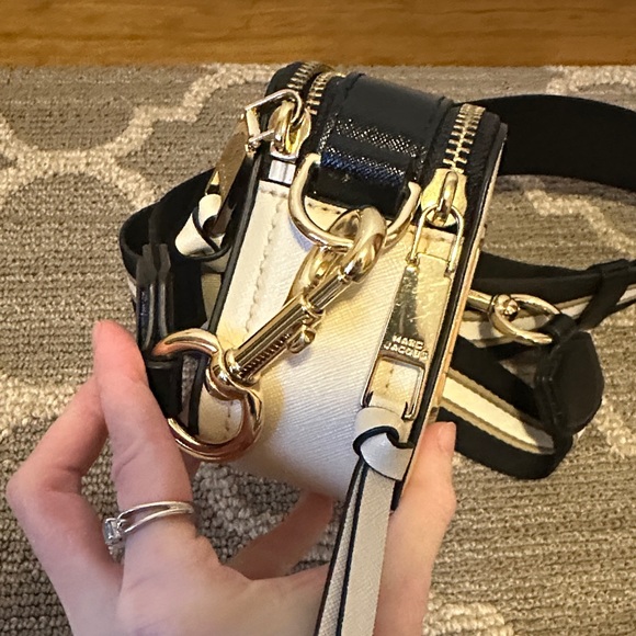 Marc Jacobs Snapshot Black and Cream Crossbody Bag - Picture 10 of 11